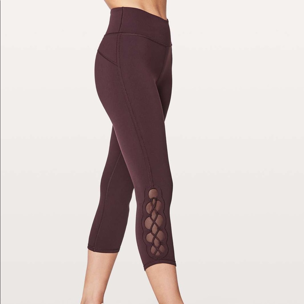 Lululemon TIED TO IT 7/8 Tight BLCK CHERRY Sz 6